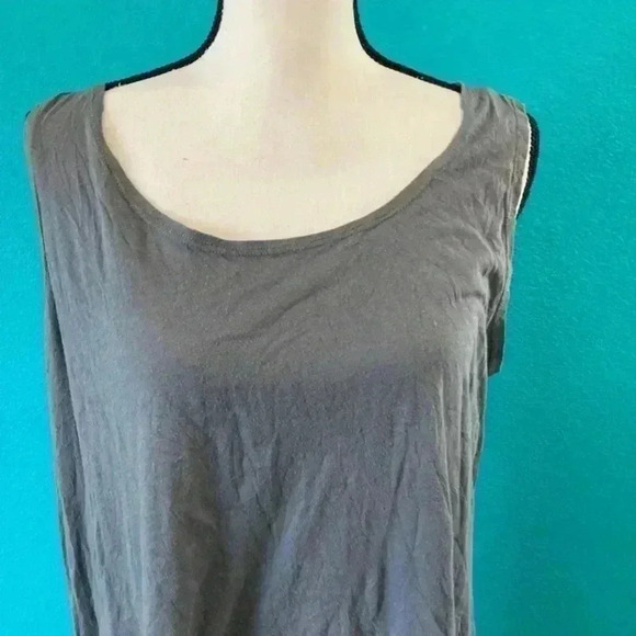⭐️ Chalet grey long tank top in size large - Picture 2 of 7